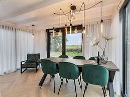 Luxurious Lodge in a Holiday Park