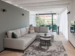 Luxurious Lodge in a Holiday Park