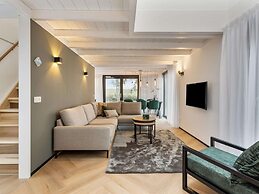 Luxurious Lodge in a Holiday Park