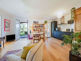 Picturesque Flat With Swimming Pool