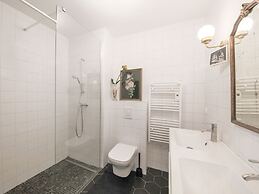 Picturesque Flat With Swimming Pool