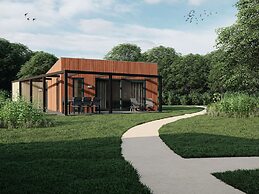 Lodge With Lake View and air Conditioning, Near the Maasduinen
