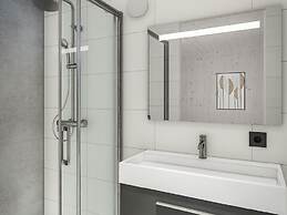 Lodge With Lake View and air Conditioning, Near the Maasduinen