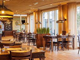 Nice Safari Tent With Bathroom, at Hunebedcentrum