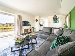 Tidy Chalet With Dishwasher, Near the River Maas