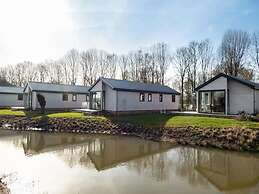 Tidy Chalet With Dishwasher, Near the River Maas
