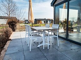 Tidy Chalet With Dishwasher, Near the River Maas