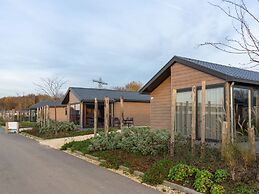 Tidy Chalet With Dishwasher, Near the River Maas