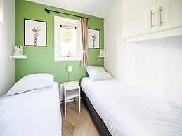 Tidy Chalet With Dishwasher, Near the River Maas