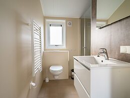 Tidy Chalet With Dishwasher, Near the River Maas