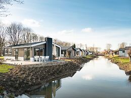 Tidy Chalet With Dishwasher, Near the River Maas