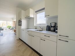 Tidy Chalet With Dishwasher, Near the River Maas