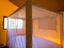 Nice Safari Tent With Bathroom, Eindhoven at 12 km