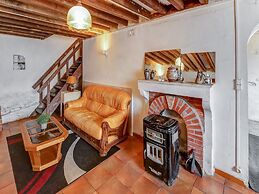 Traditional Holiday Home in Brinon sur Beuvron