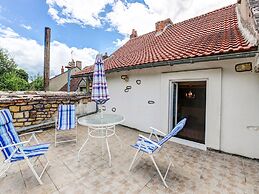 Traditional Holiday Home in Brinon sur Beuvron