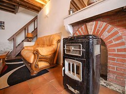 Traditional Holiday Home in Brinon sur Beuvron
