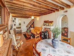 Traditional Holiday Home in Brinon sur Beuvron