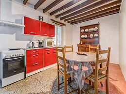 Traditional Holiday Home in Brinon sur Beuvron