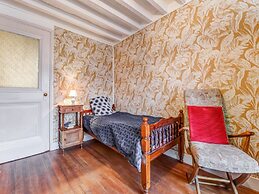 Traditional Holiday Home in Brinon sur Beuvron