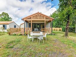 Secluded Chalet in Hourtin With Swimming Pool