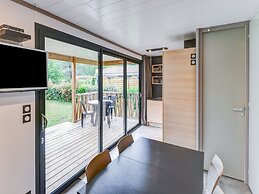 Secluded Chalet in Hourtin With Swimming Pool