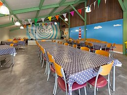 Thatched Villa With Dishwasher, on a Holiday Park, 1.5 km. From the Be