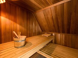 Thatched Villa With Dishwasher, on a Holiday Park, 1.5 km. From the Be