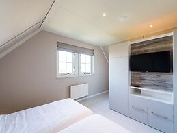 Thatched Villa With Dishwasher, on a Holiday Park, 1.5 km. From the Be