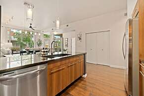 The Cozy Corner Retreat 15 min Walk to Old Town