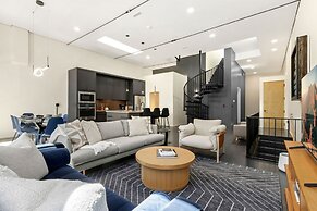 New! Modern Scandinavian Loft in Old Town Square