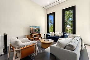 New! Modern Scandinavian Loft in Old Town Square