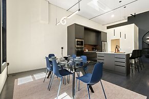New! Modern Scandinavian Loft in Old Town Square
