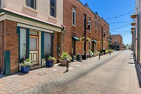 New! Modern Scandinavian Loft in Old Town Square