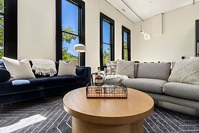 New! Modern Scandinavian Loft in Old Town Square