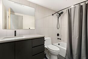 New! Modern Scandinavian Loft in Old Town Square