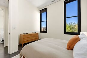 New! Modern Scandinavian Loft in Old Town Square