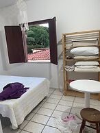 Quarto na praia com cama de casal