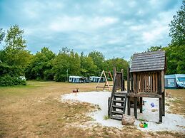 Wooden Chalet Near Three National Parks