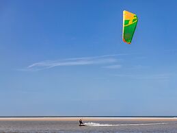 Modern Tiny House With Dishwasher, Beach at 500m