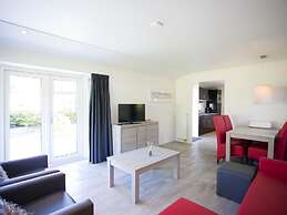 Cozy Chalet in a Holiday Park