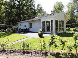 Cozy Chalet in a Holiday Park