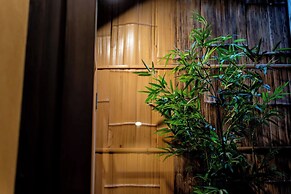 RESI STAY PALACE GATE