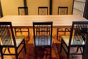 RESI STAY PALACE GATE