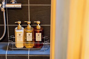 RESI STAY PALACE GATE