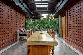 Maru Fortuna Villa by Moria