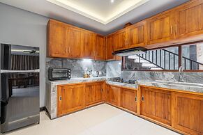 Maru Fortuna Villa by Moria