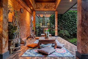 Maru Fortuna Villa by Moria