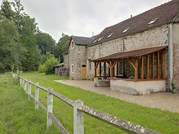 Charming Holiday Home in Raizeux Near Forest