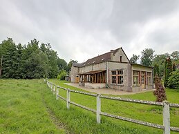 Charming Holiday Home in Raizeux Near Forest