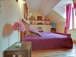 Charming Holiday Home in Raizeux Near Forest